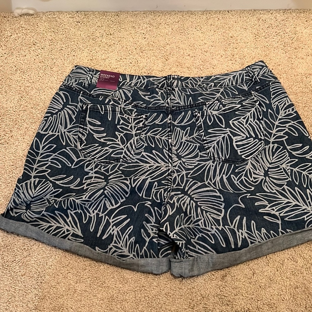 Lane Bryant size 20 Palm Leaf Medium Blue Wash Jeans NWT